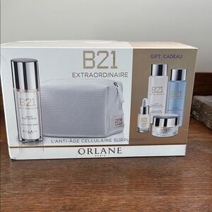 B21 Extraordinaire Skincare Set - White and Gold